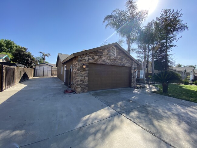 Building Photo - 2095 W Merritt Ave