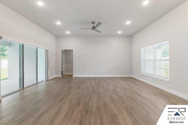 Building Photo - 8 Longview Ln