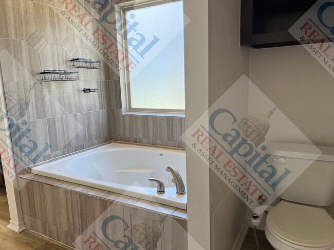 Building Photo - Charming 3 Bedroom W/ All Bills Paid!