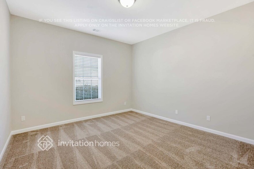 Building Photo - 495 Langley Creek Dr