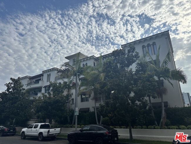 Building Photo - 122 N Clark Dr