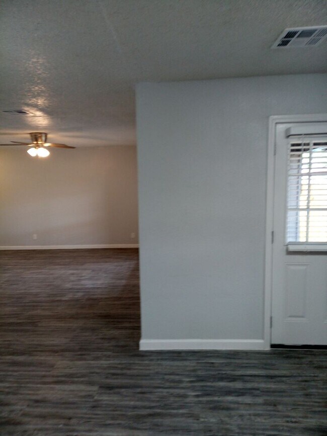 Building Photo - Modern 2-Bedroom Home in Heritage Neighbor...