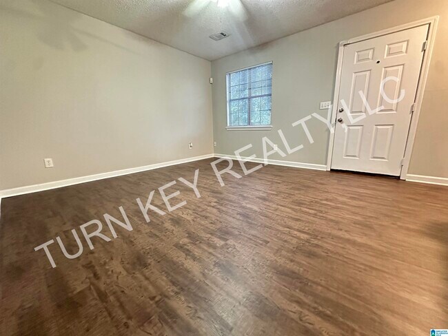 Building Photo - 2134 Cheshire Dr