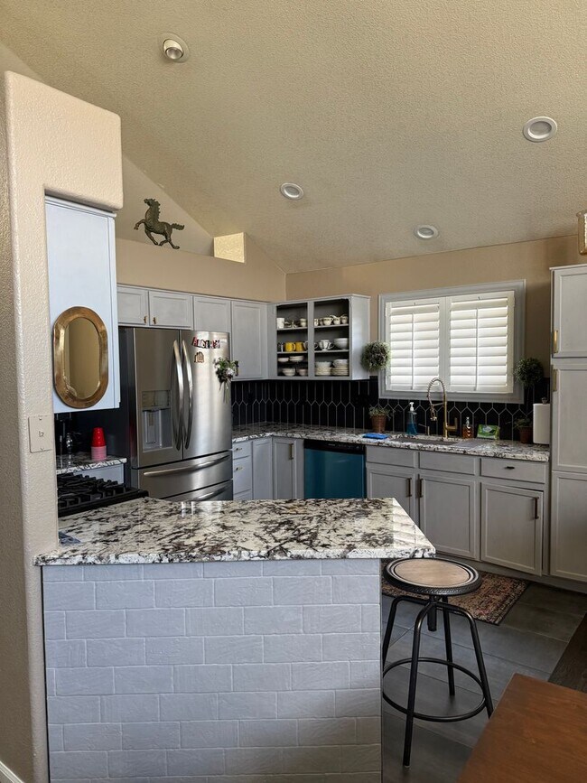 Building Photo - Move in Special- Beautiful Furnished 3 Bedroom/2.5 Bathroom Single Family Home with Flexible Leas...