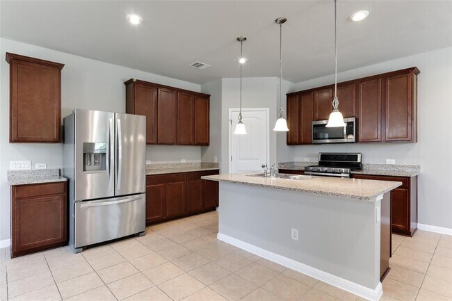 Building Photo - 2929 Harvester Ln