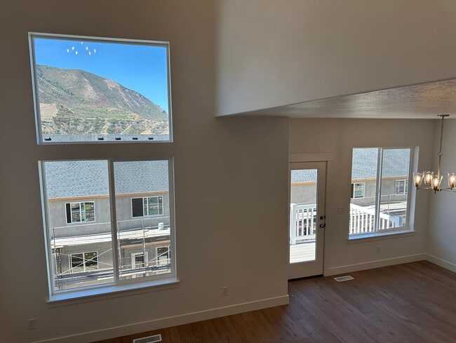 Building Photo - 5228 Acacia Dr