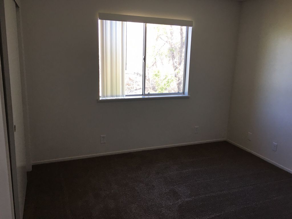 Building Photo - 345 S Sunset St