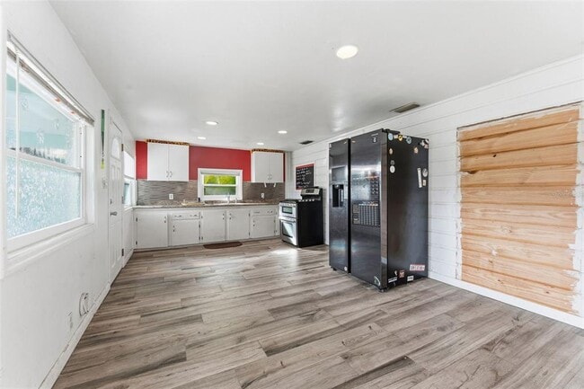 Building Photo - 8010 Riverview Dr