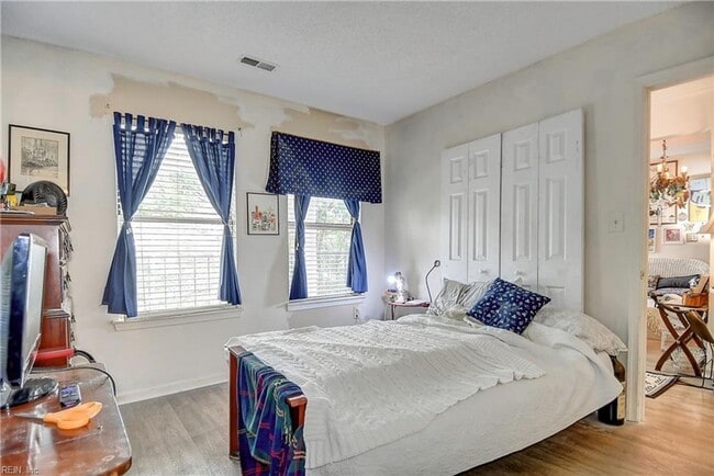 Building Photo - Ghent on the Square