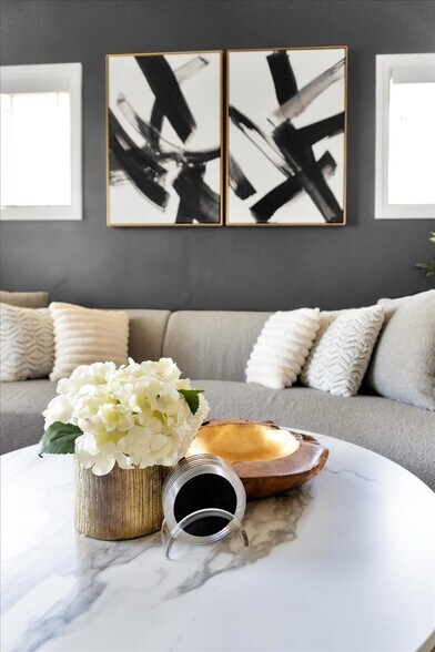 Building Photo - 1138 W 52nd St