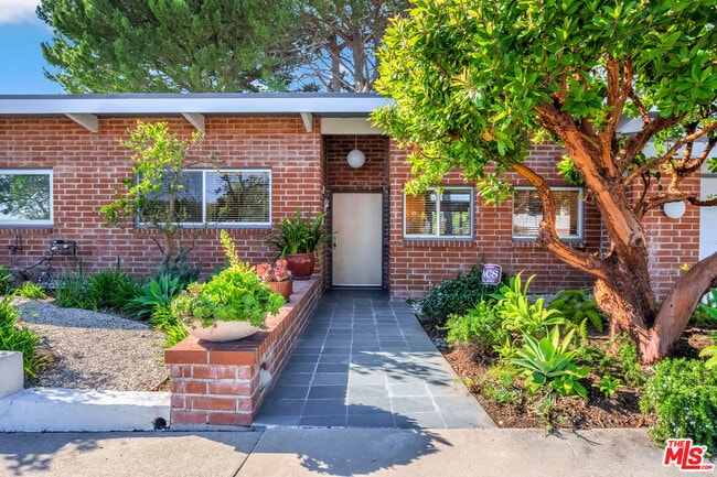 Building Photo - 16798 Charmel Ln