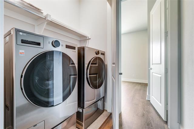 Building Photo - 381 E Greenbriar Ln