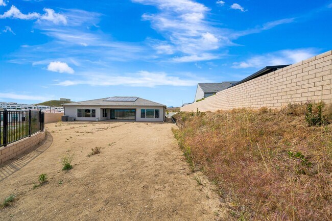 Building Photo - 30000 N Camino los Robles