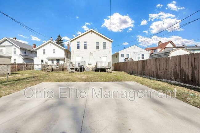 Building Photo - 793 E Starr Ave