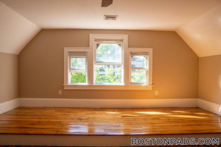 Building Photo - 1 Parker Hill Terrace