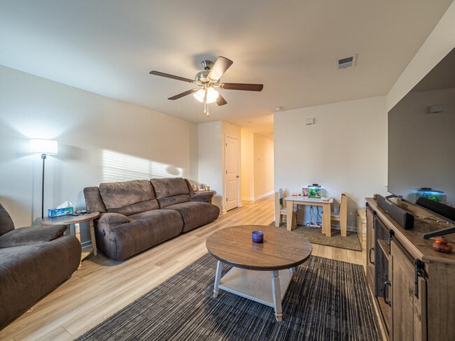 Building Photo - 1719 Camazay Dr