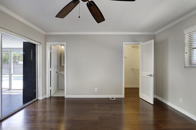 Building Photo - 800 SW 12th Ave