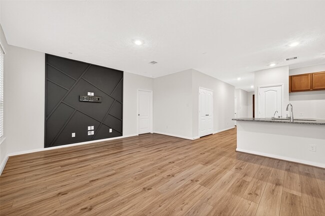 Building Photo - 12602 Blue Jay Dr