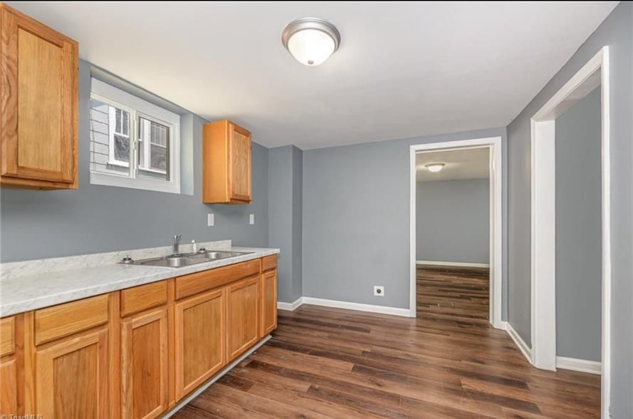 Building Photo - 518 N Scales St