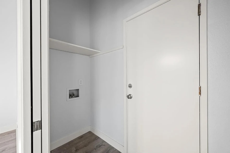 Building Photo - 6643 Laguna Park Dr