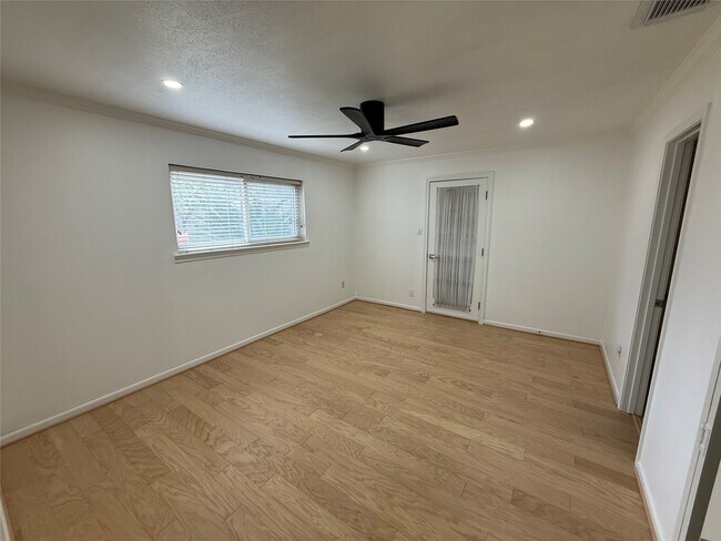 Building Photo - 25 Little John Ln