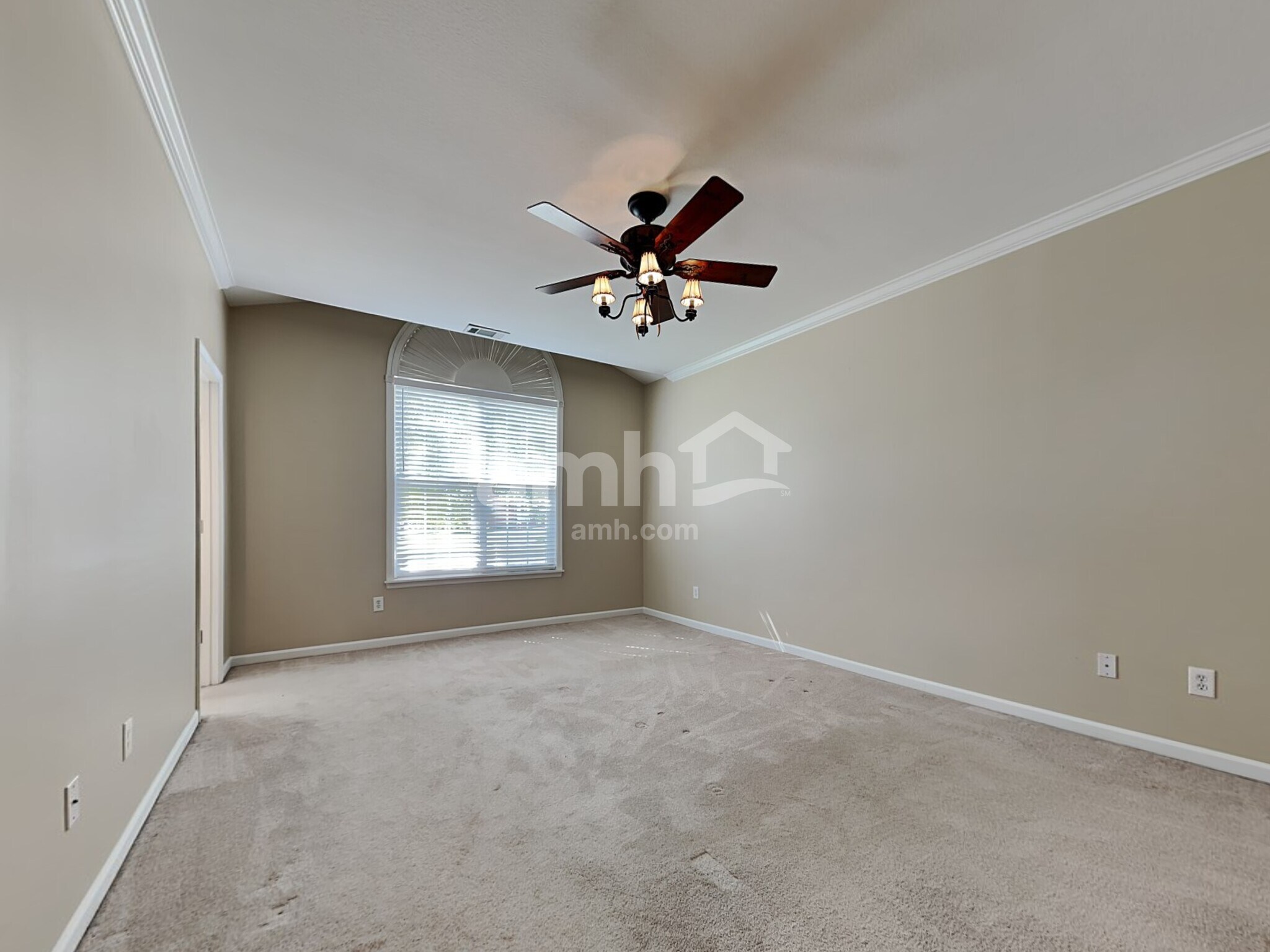 Building Photo - 1520 Paxton Dr