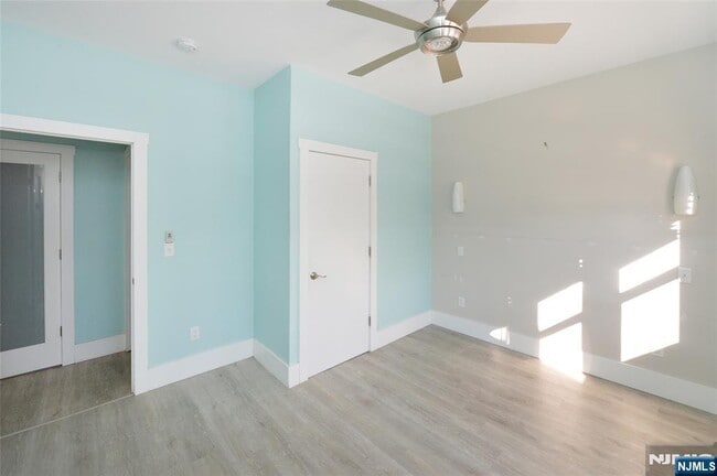 Building Photo - 117 Lake St