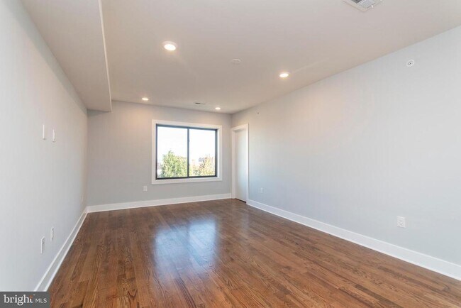 Building Photo - 814 N Uber St