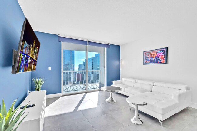 Building Photo - 1200 Brickell Bay Dr