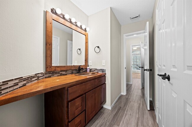 Building Photo - 11118 Sprucedale Ct