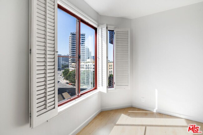 Building Photo - 10550 Wilshire Blvd