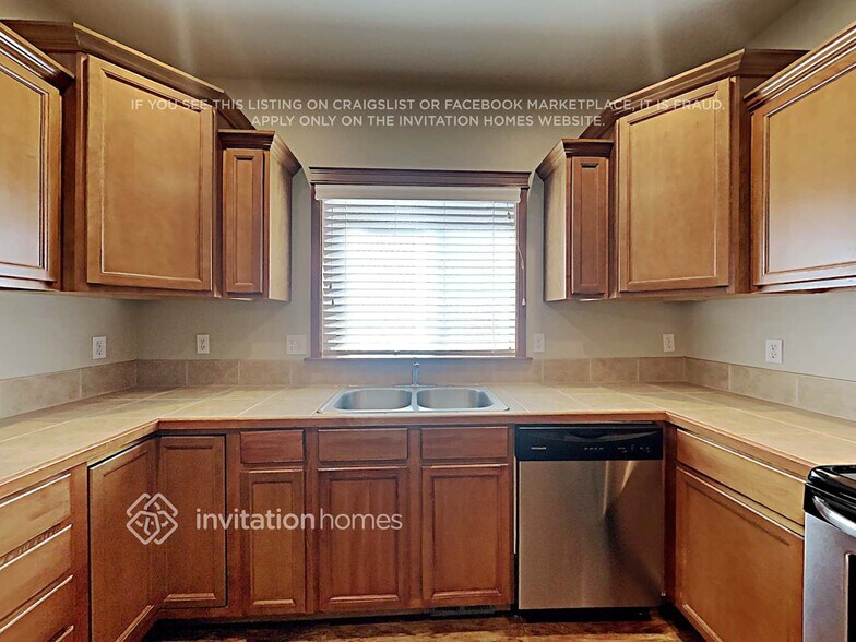 Building Photo - 10016 13th Dr SE