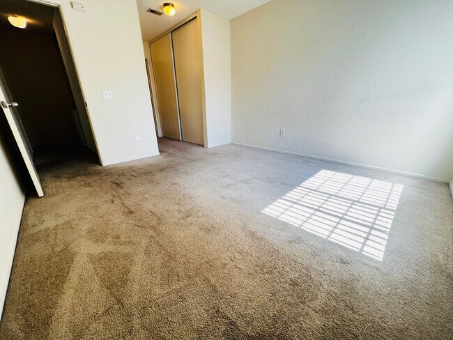 Building Photo - Mira Mesa Two Master Bedroom Upper Level Corner Condo