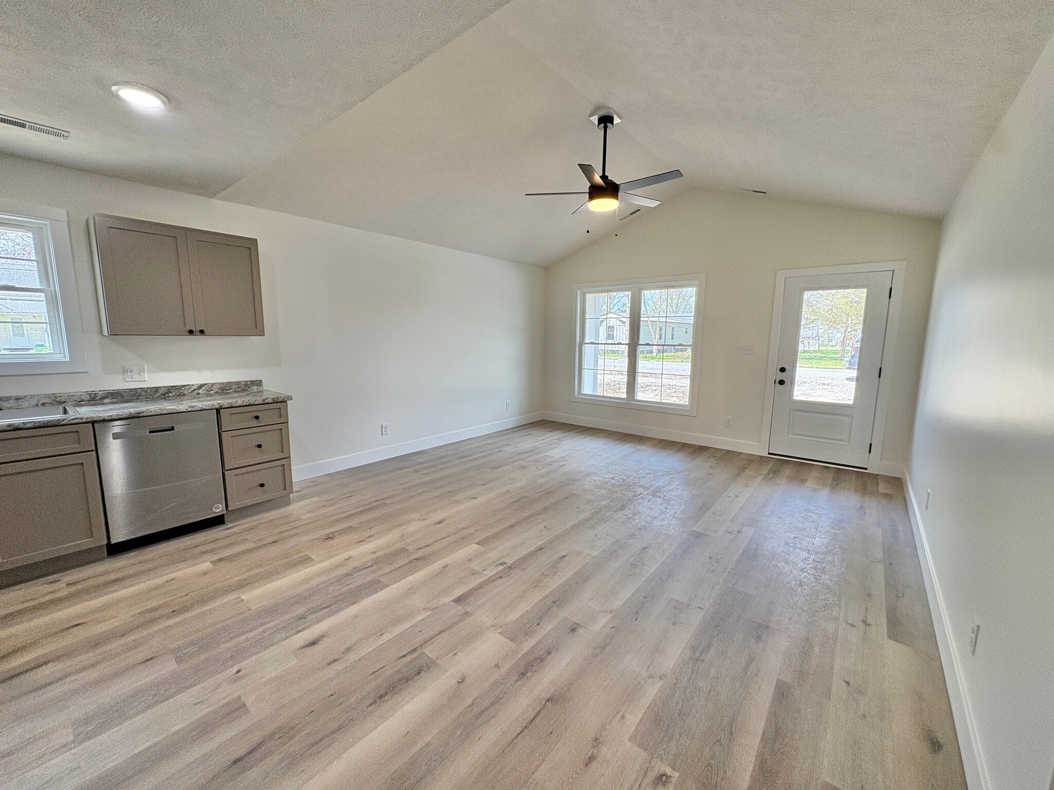 Building Photo - 209 Madison St