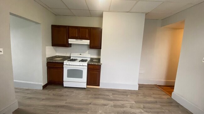 Building Photo - 271 Shirley St