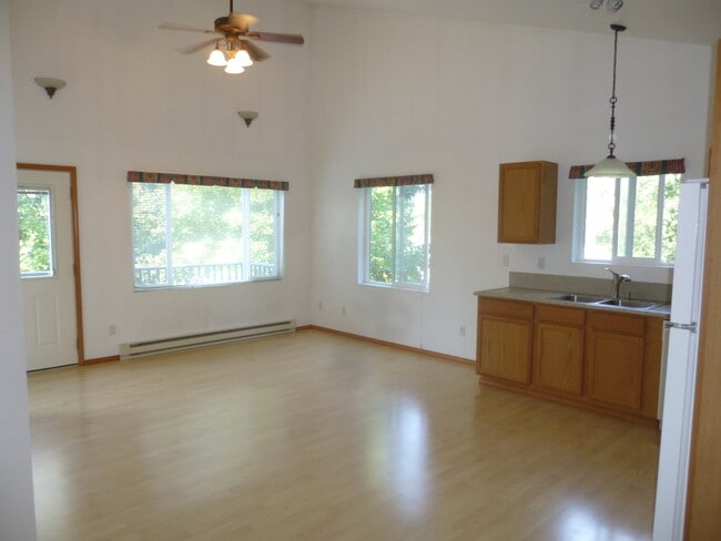 Building Photo - Wonderful secluded home