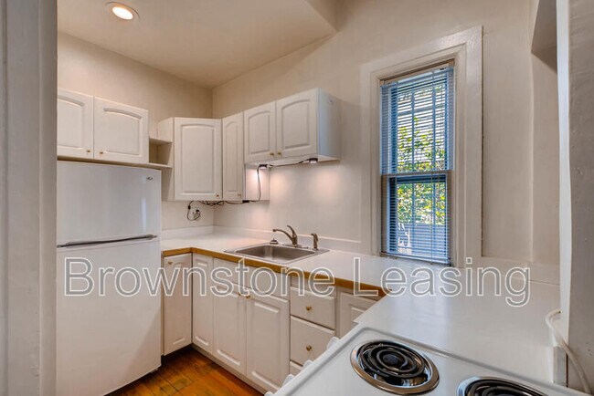 Building Photo - 1135 Corona St