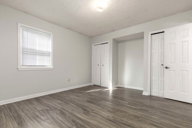 Building Photo - 6715 Six Mile Ln