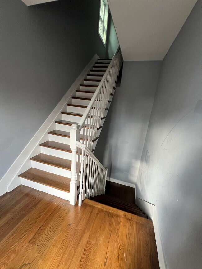Building Photo - 44 Duer Pl