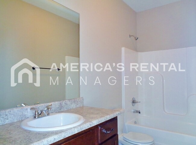 Building Photo - Home in Tuscaloosa..... Available to View Now!!!