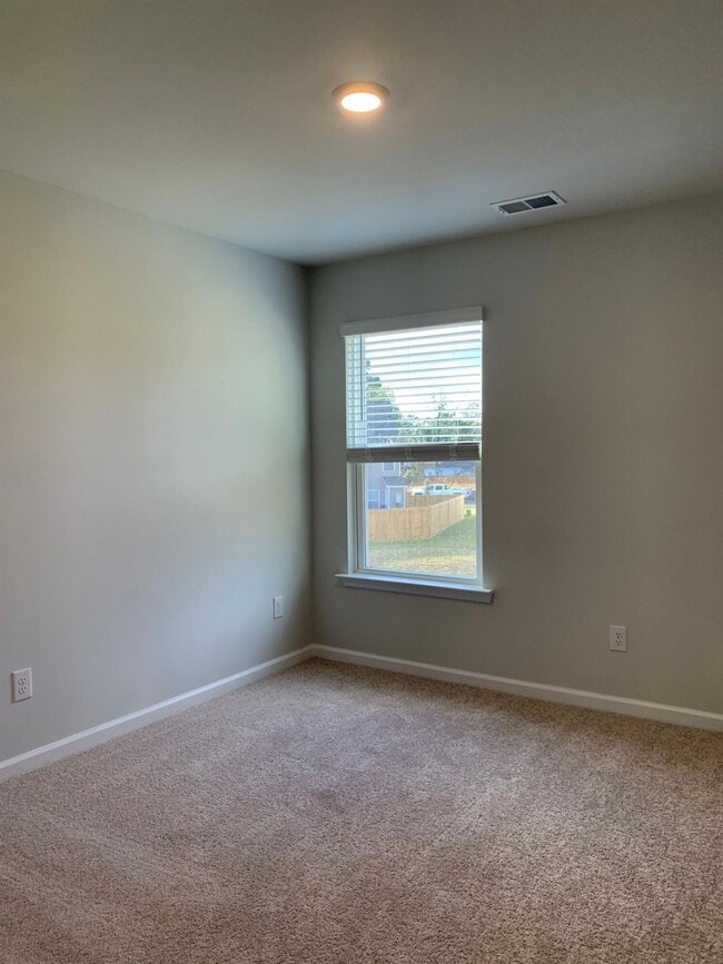 Building Photo - 235 Spencer Cir