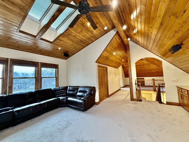 Building Photo - 6819 S Greenfield Way