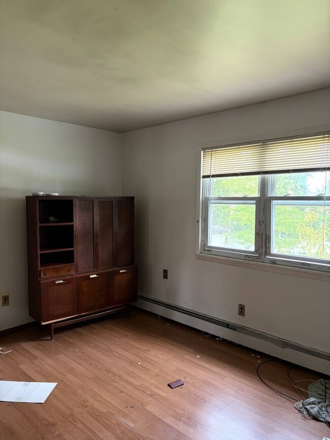 Building Photo - 52 B Evergreen St