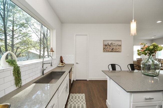 Building Photo - 4810 Martin Oaks Ln