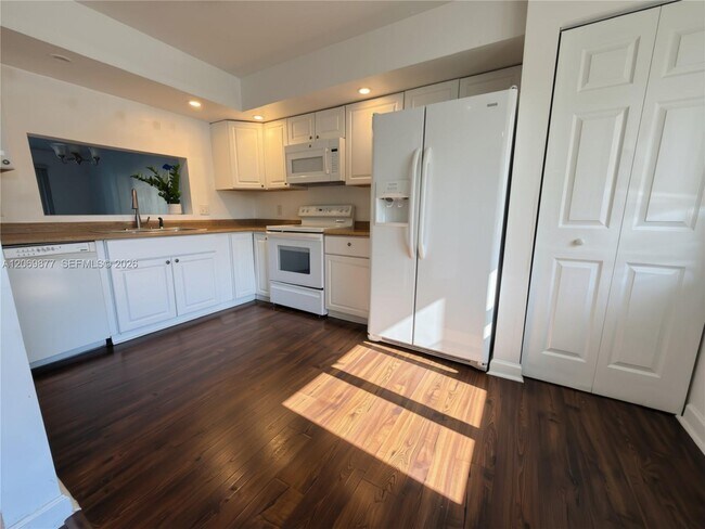 Building Photo - 1301 SW 142nd Ave
