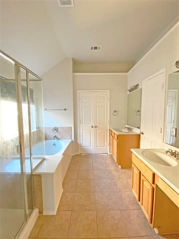 Building Photo - 9300 Hunter Chase Dr