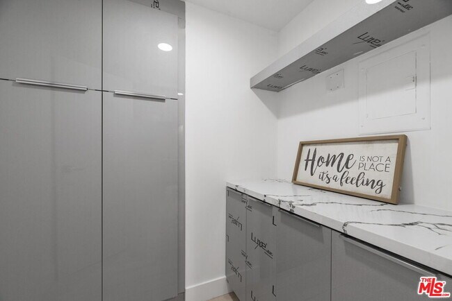 Building Photo - 1118 3rd St