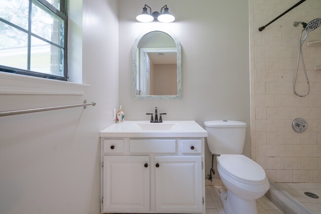 Building Photo - 122 Longleaf Cir