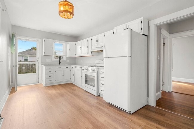 Building Photo - 82 Cliff St