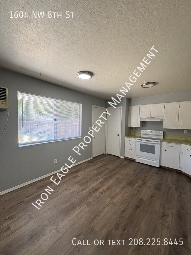 Building Photo - 1604 8th St NW